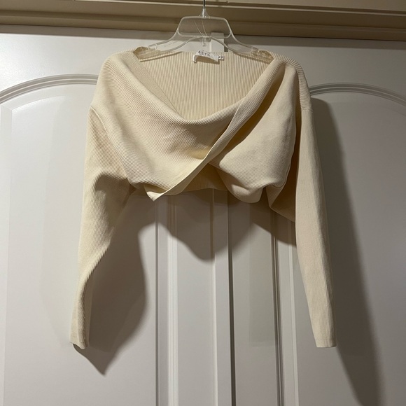 Like New ASTR Cream Half Sweater Twist Knit Top Size XS - Picture 3 of 6